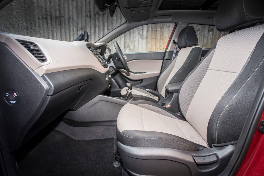  Hyundai i20 2015 года  (UK) (фото 13 из 24)